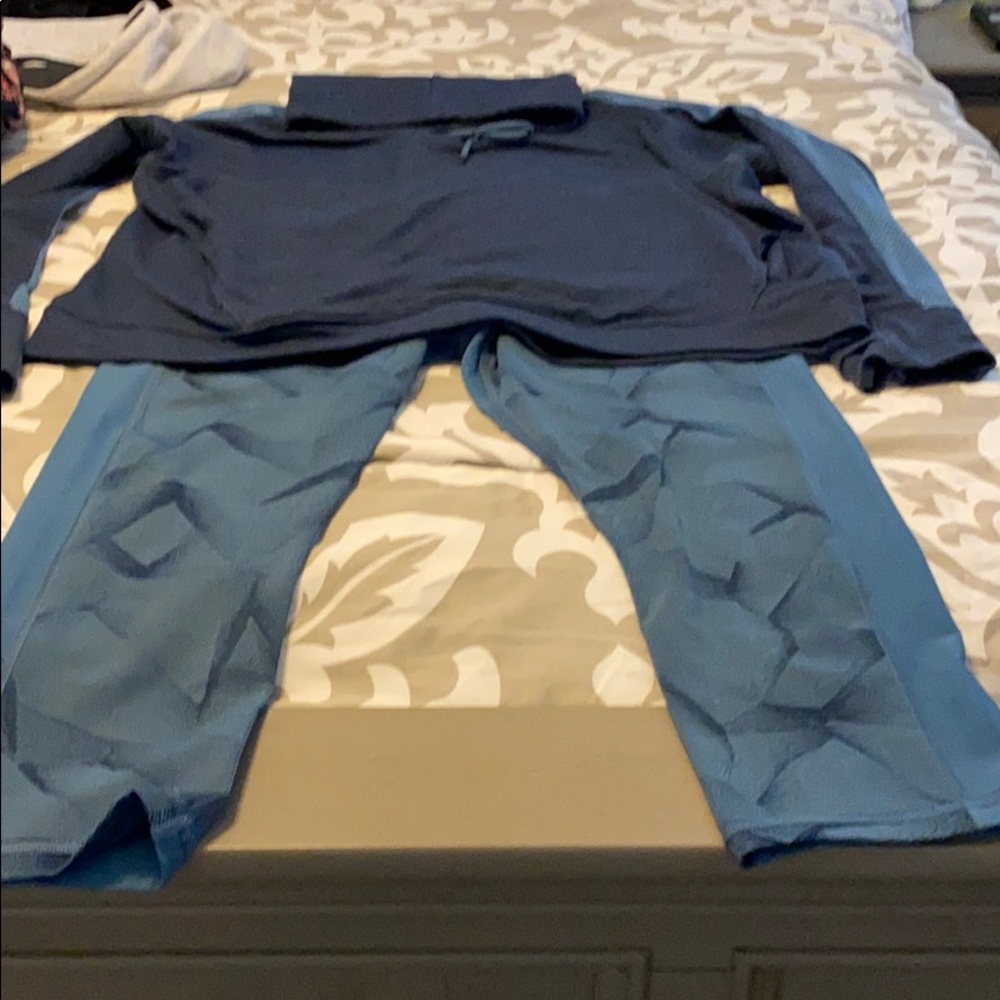 Under armor Capri pants and sweatshirt
